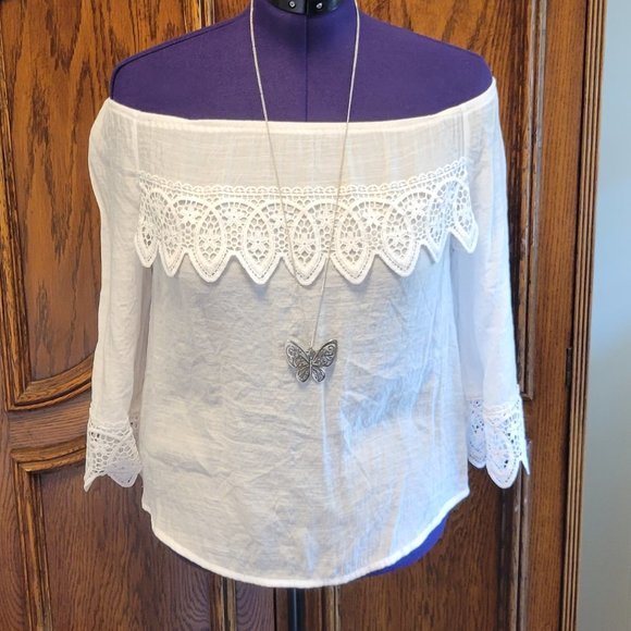 American Int. White lacy 3/4 sleeve off shoulder semi sheer embroidered blouse.M - Picture 2 of 5